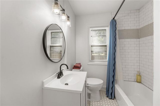 3231 Somerset Drive, Prairie Village, KS 66206