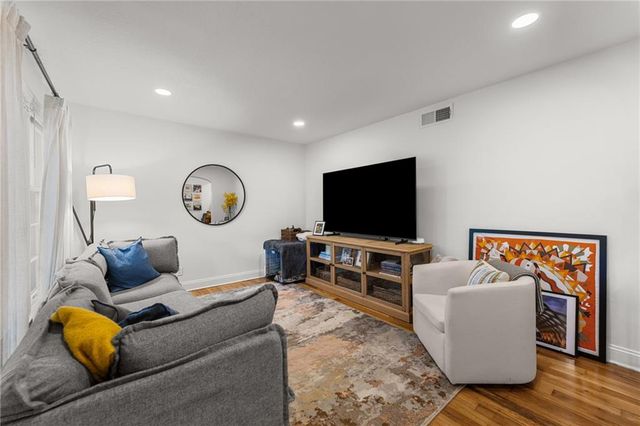 3231 Somerset Drive, Prairie Village, KS 66206