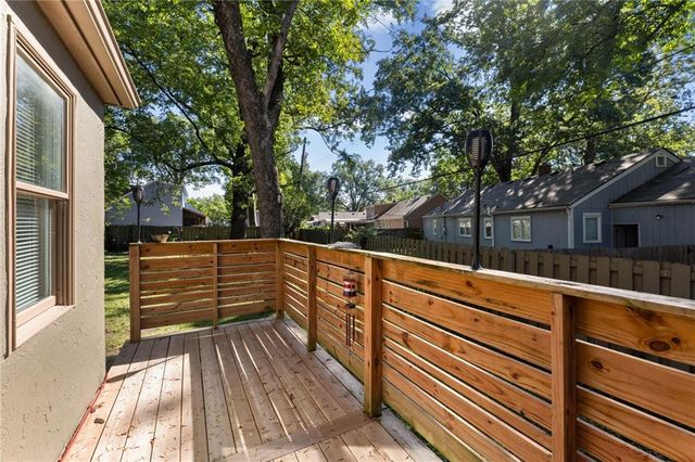 3231 Somerset Drive, Prairie Village, KS 66206