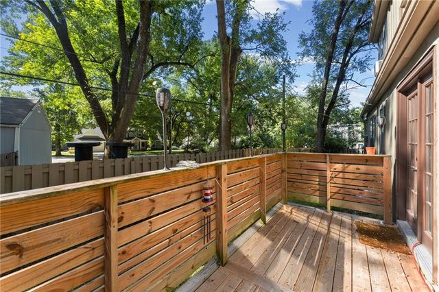 3231 Somerset Drive, Prairie Village, KS 66206