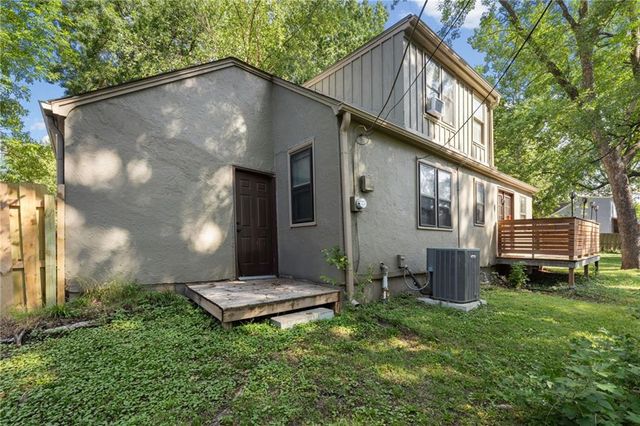 3231 Somerset Drive, Prairie Village, KS 66206