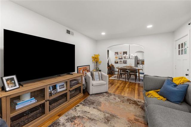 3231 Somerset Drive, Prairie Village, KS 66206