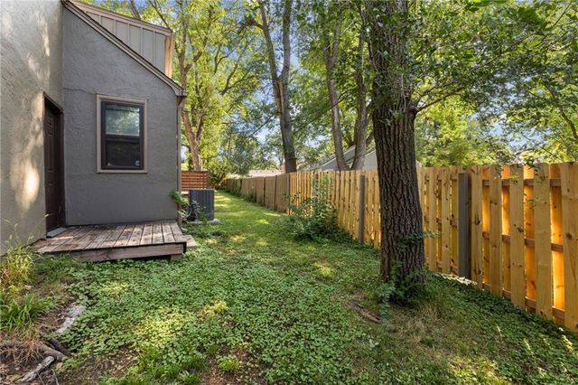 3231 Somerset Drive, Prairie Village, KS 66206