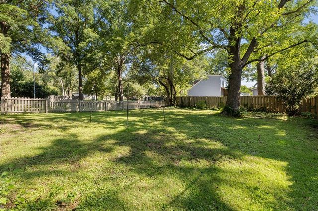 3231 Somerset Drive, Prairie Village, KS 66206