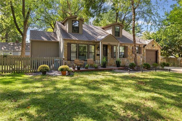 3231 Somerset Drive, Prairie Village, KS 66206