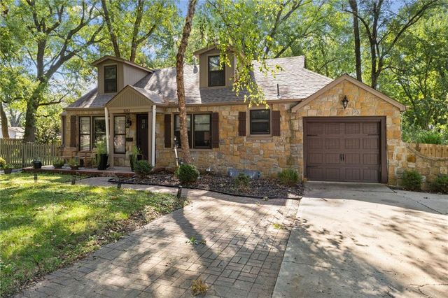 3231 Somerset Drive, Prairie Village, KS 66206