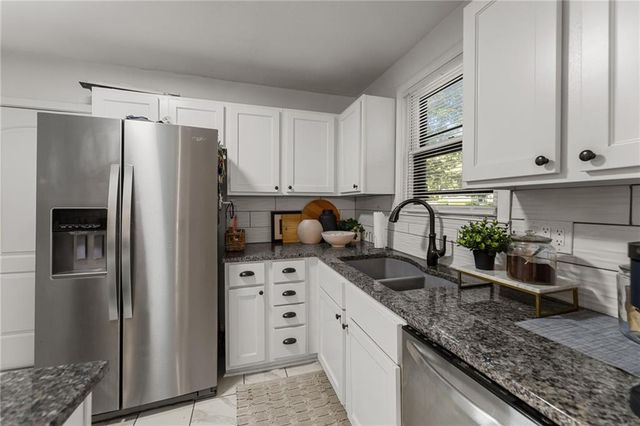 3231 Somerset Drive, Prairie Village, KS 66206