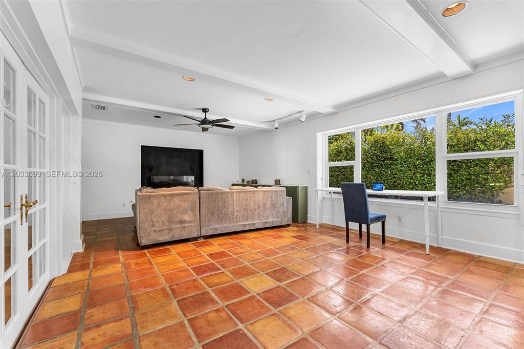 Image 21 of property listing at 680 El Dorado Pkwy, Plantation, FL 33317