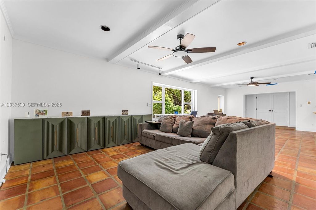 Image 23 of property listing at 680 El Dorado Pkwy, Plantation, FL 33317