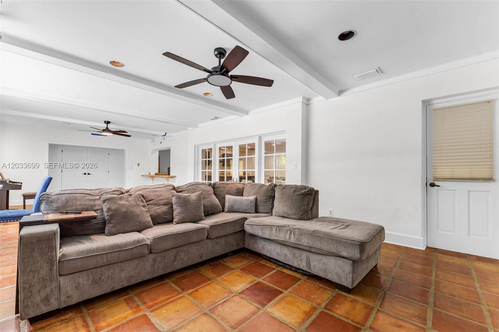 Image 24 of property listing at 680 El Dorado Pkwy, Plantation, FL 33317