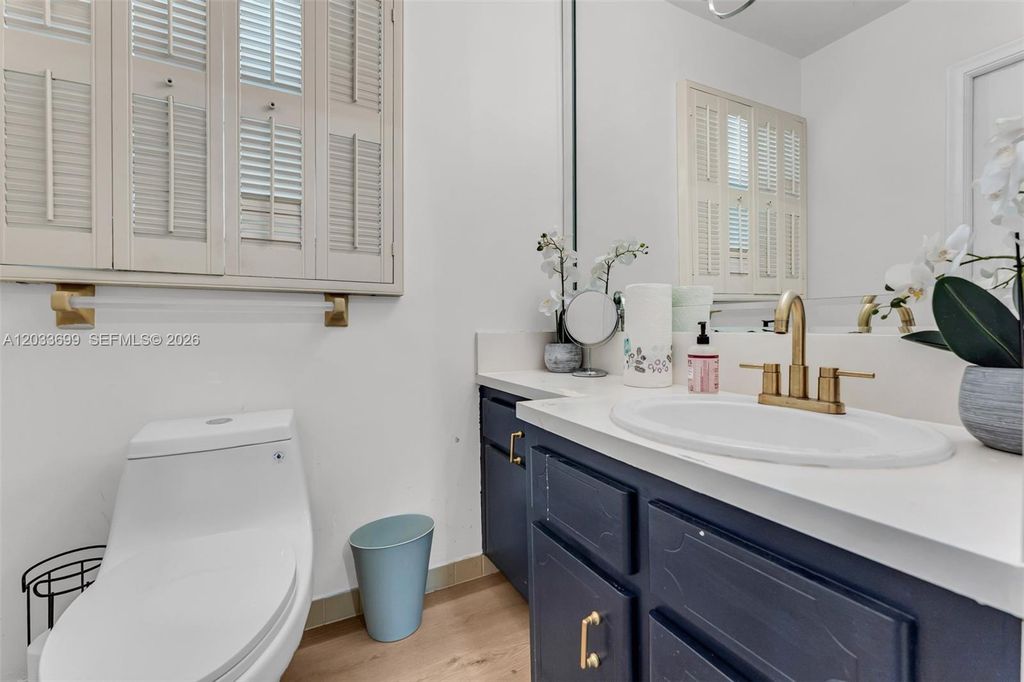 Image 31 of property listing at 680 El Dorado Pkwy, Plantation, FL 33317