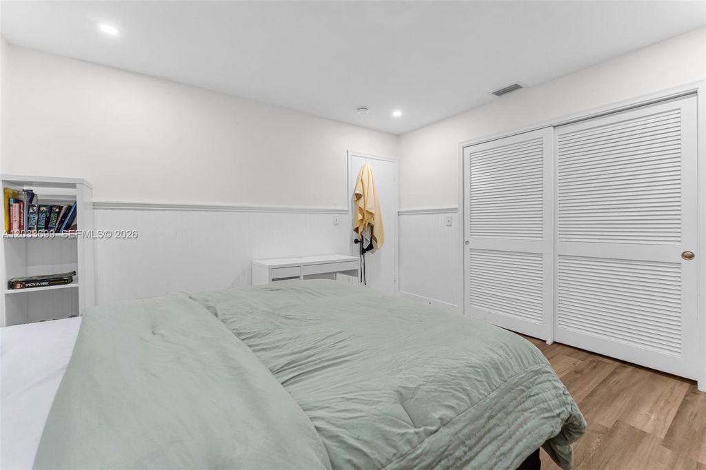 Image 33 of property listing at 680 El Dorado Pkwy, Plantation, FL 33317
