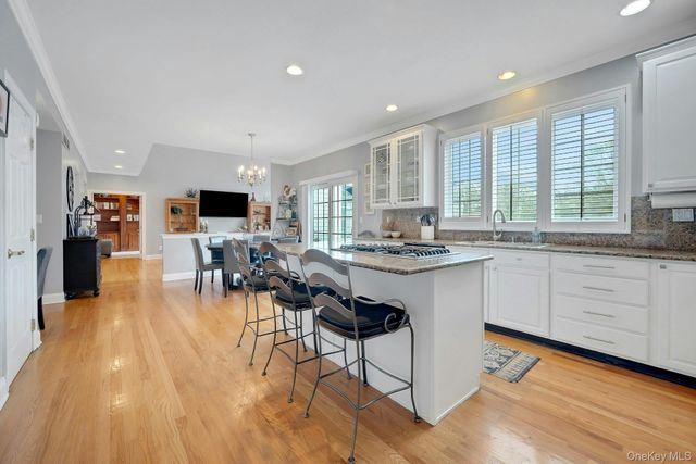 34 Eagle Court, White Plains, NY 10605