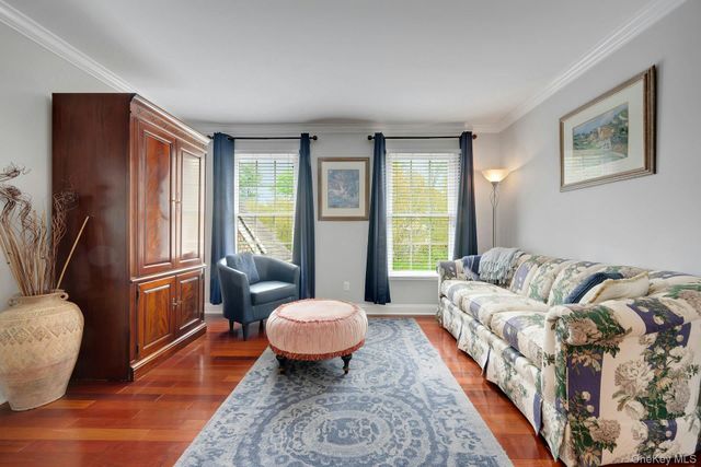 34 Eagle Court, White Plains, NY 10605