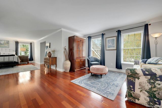 34 Eagle Court, White Plains, NY 10605