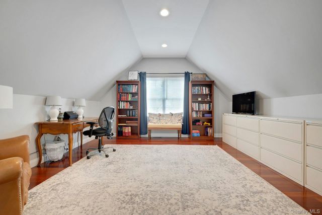 34 Eagle Court, White Plains, NY 10605