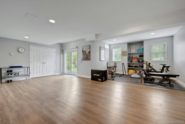 34 Eagle Court, White Plains, NY 10605