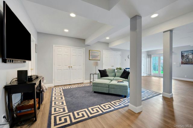 34 Eagle Court, White Plains, NY 10605