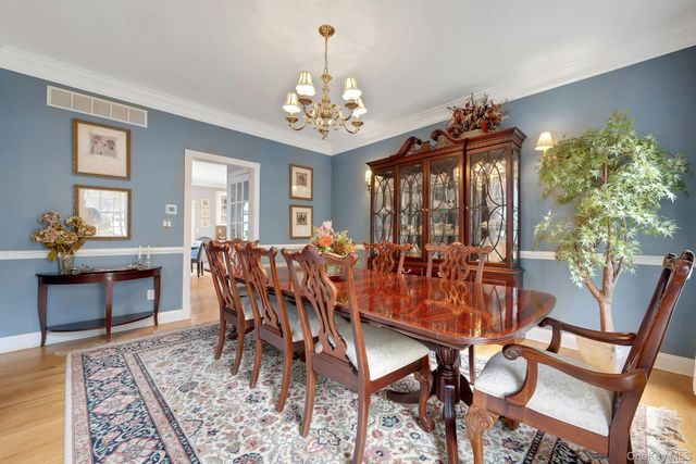 34 Eagle Court, White Plains, NY 10605