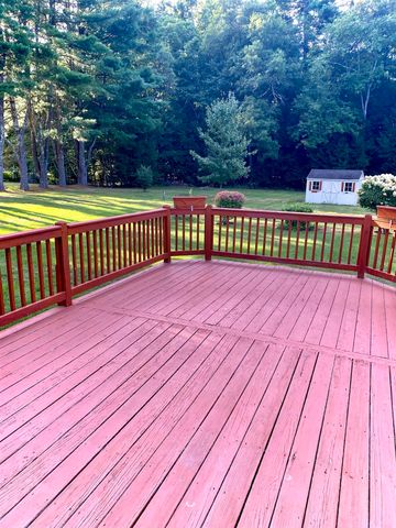 8 Southgate Drive, Bedford, NH 03110