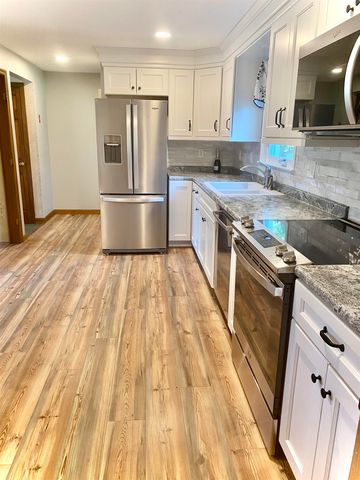 8 Southgate Drive, Bedford, NH 03110