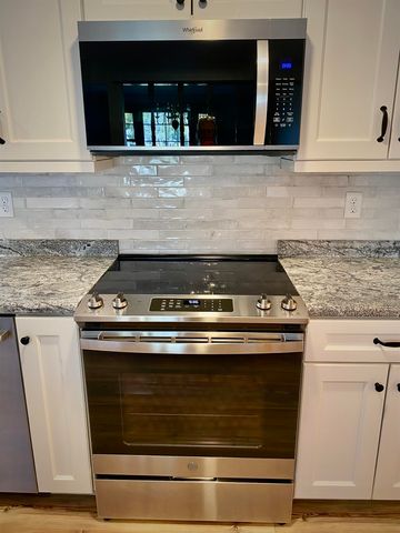 8 Southgate Drive, Bedford, NH 03110