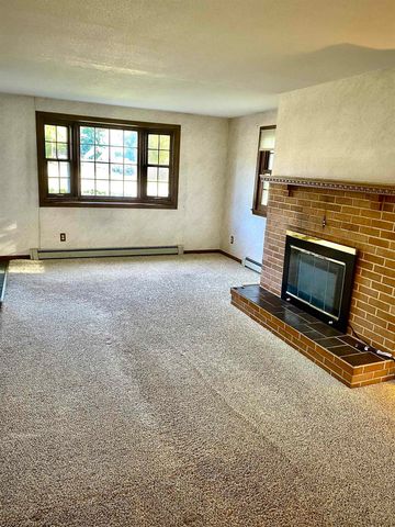 8 Southgate Drive, Bedford, NH 03110