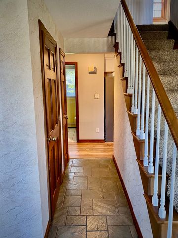 8 Southgate Drive, Bedford, NH 03110