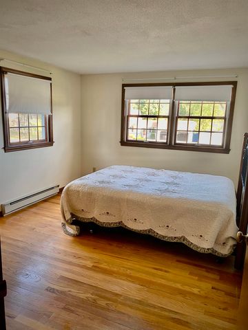 8 Southgate Drive, Bedford, NH 03110
