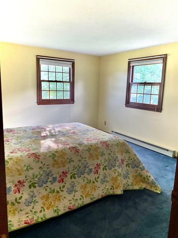 8 Southgate Drive, Bedford, NH 03110