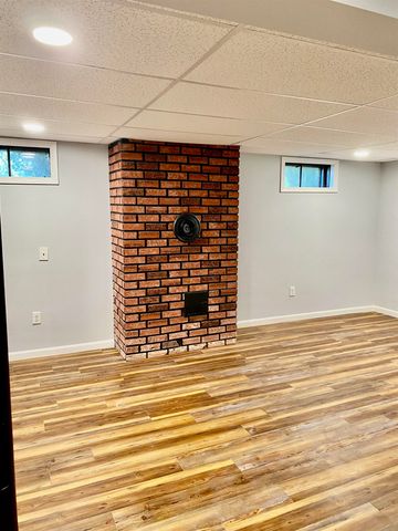 8 Southgate Drive, Bedford, NH 03110