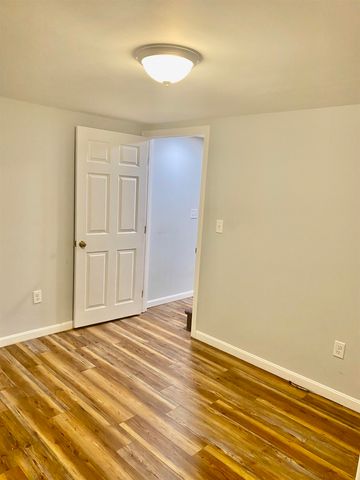 8 Southgate Drive, Bedford, NH 03110