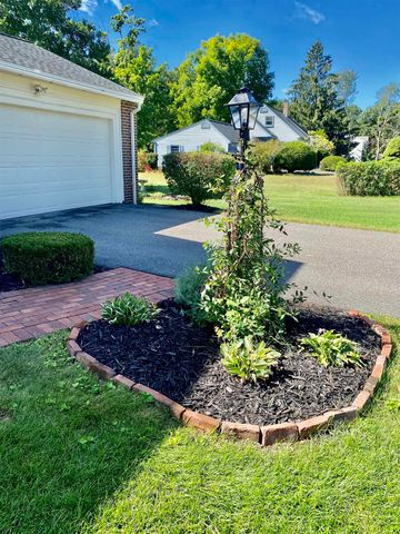 8 Southgate Drive, Bedford, NH 03110