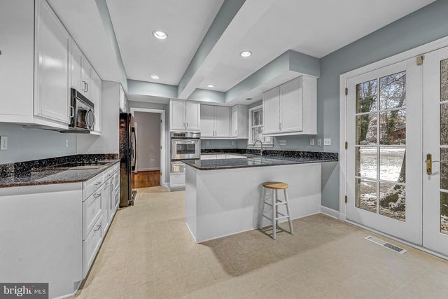 220 S 32ND ST, Purcellville, VA 20132