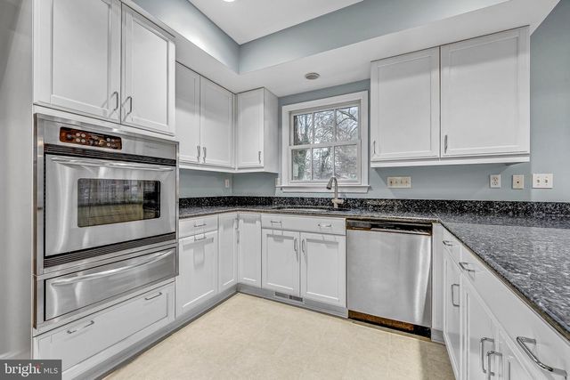 220 S 32ND ST, Purcellville, VA 20132