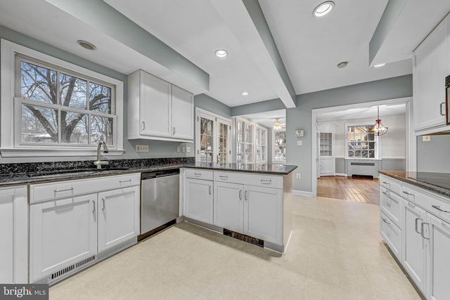 220 S 32ND ST, Purcellville, VA 20132