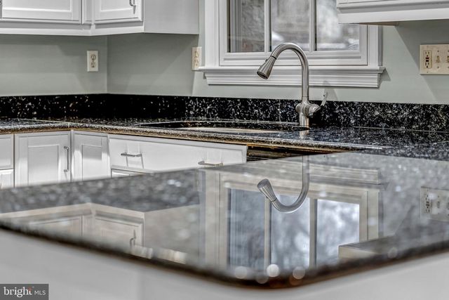 220 S 32ND ST, Purcellville, VA 20132