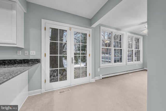 220 S 32ND ST, Purcellville, VA 20132