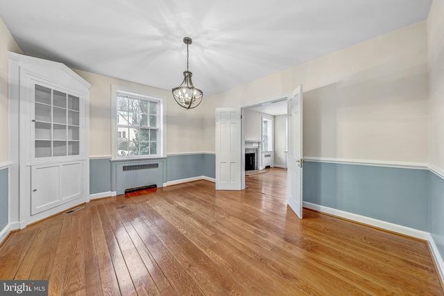 220 S 32ND ST, Purcellville, VA 20132