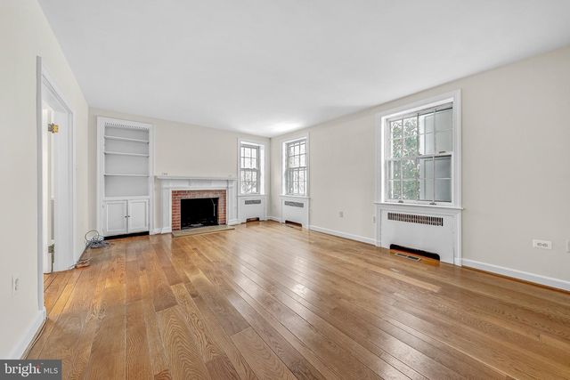 220 S 32ND ST, Purcellville, VA 20132