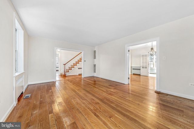 220 S 32ND ST, Purcellville, VA 20132