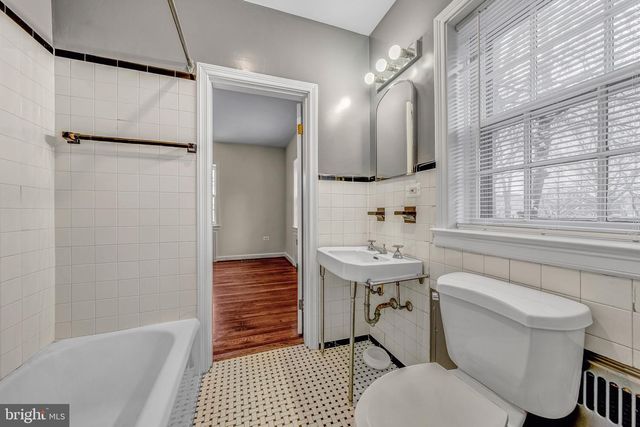 220 S 32ND ST, Purcellville, VA 20132