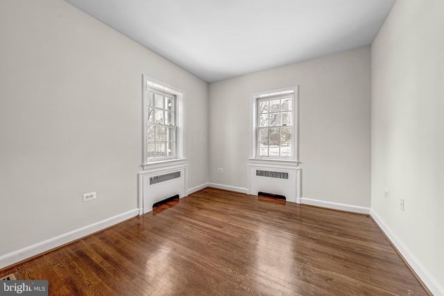 220 S 32ND ST, Purcellville, VA 20132