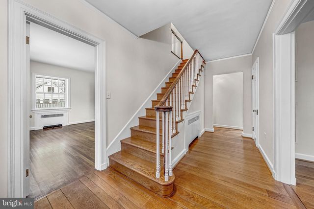 220 S 32ND ST, Purcellville, VA 20132