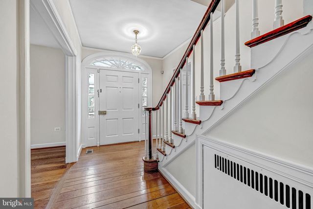 220 S 32ND ST, Purcellville, VA 20132