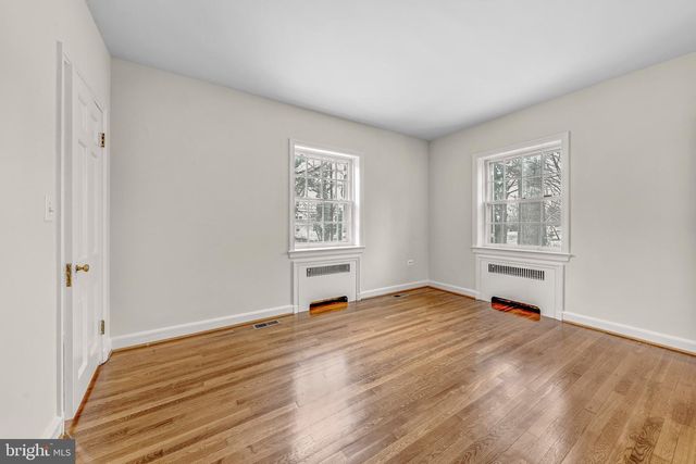 220 S 32ND ST, Purcellville, VA 20132