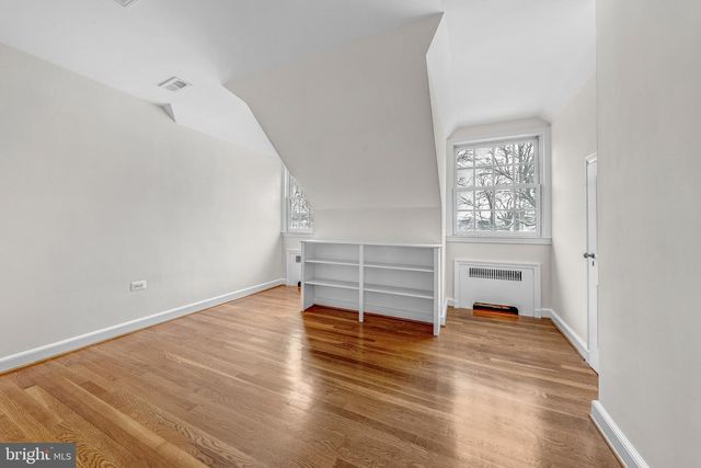 220 S 32ND ST, Purcellville, VA 20132