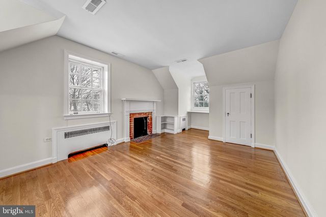 220 S 32ND ST, Purcellville, VA 20132