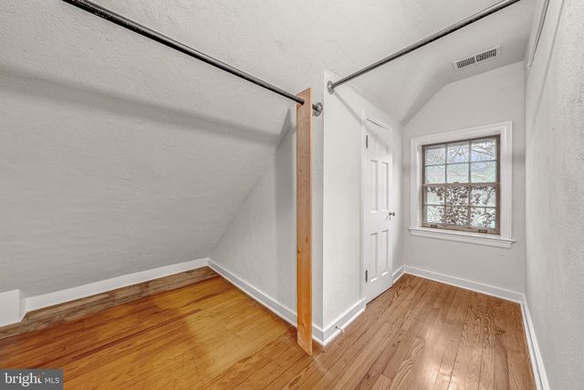 220 S 32ND ST, Purcellville, VA 20132