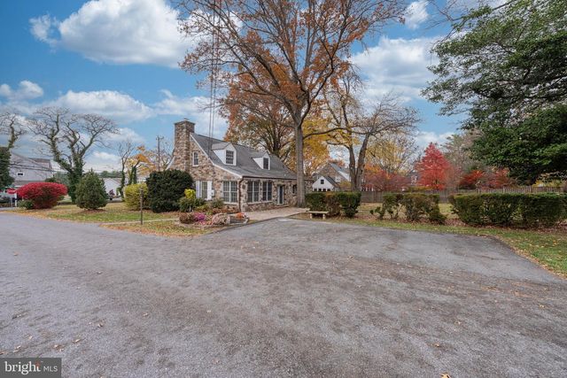 220 S 32ND ST, Purcellville, VA 20132